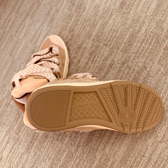 Sneakers with oversized laces - Picture 4 of 4